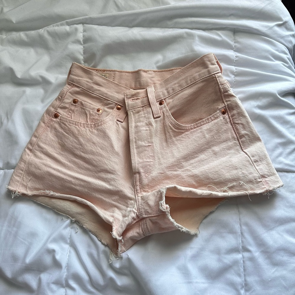 baby pink high waisted 501 levi shorts